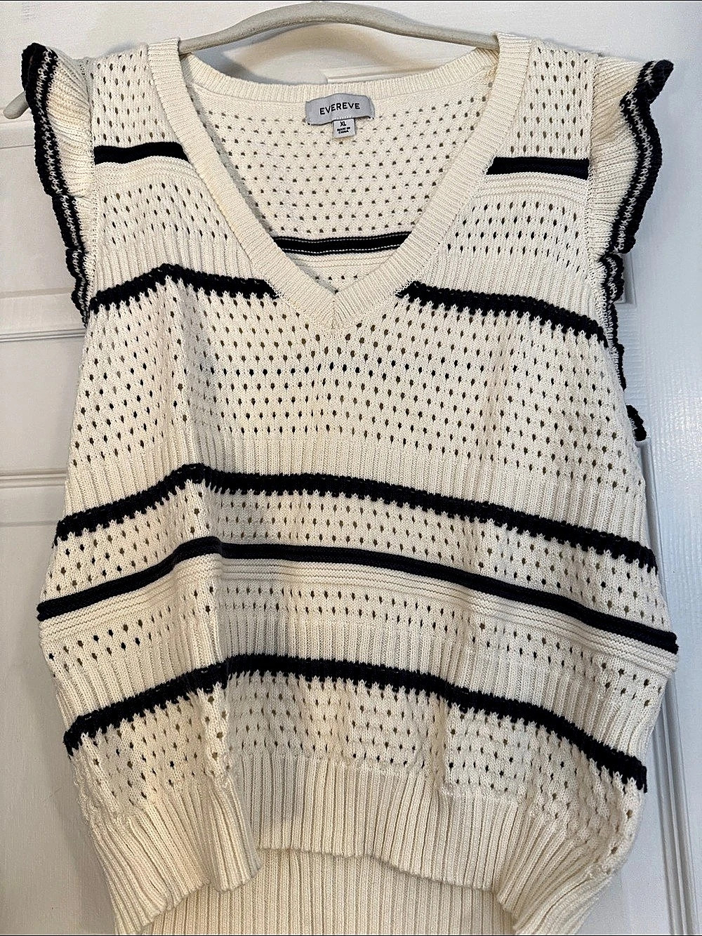 EVEREVE  Striped V-Neck Sweater Vest in Cream & Black Size Small